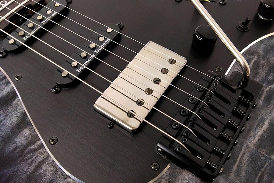 Seymour Duncan ピックアップとアノダイズド・ピックガード